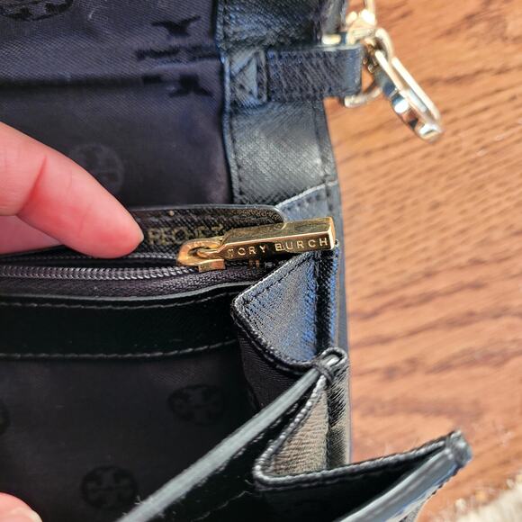 Tory Burch Robison Leather Crossbody Bag - Picture 5 of 10